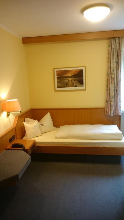 Hotel Am Wald Ottobrunn Exterior photo